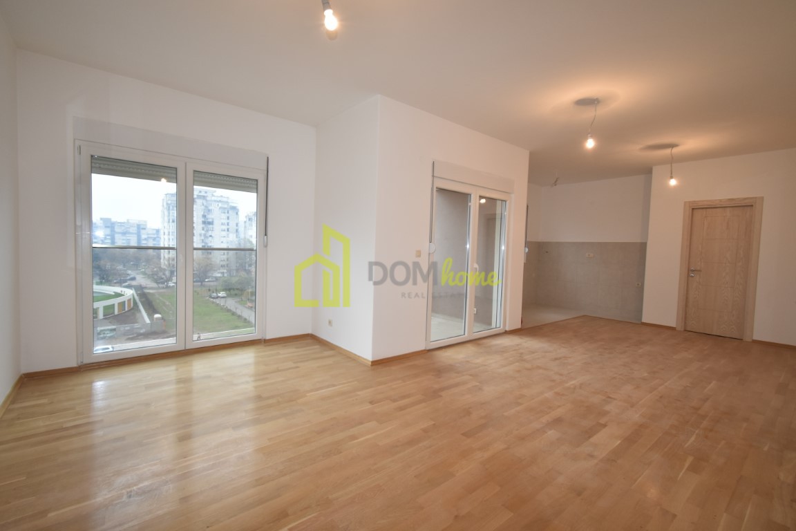 Dvosoban stan 90m2, Blok 9